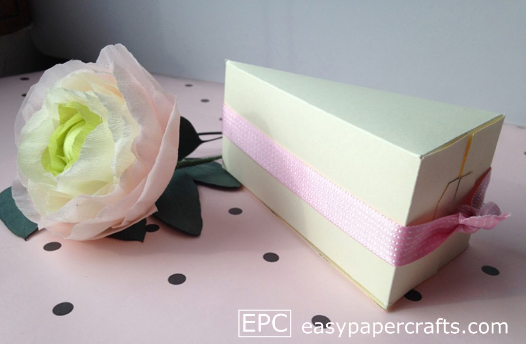 paper cake slice with ribbon, cake favor boxes