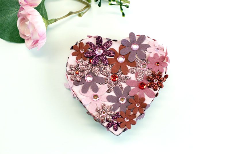 decorated heart shaped lid